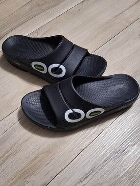 OOFOS Black Slide Sandals with White Logo Unisex M7/W9